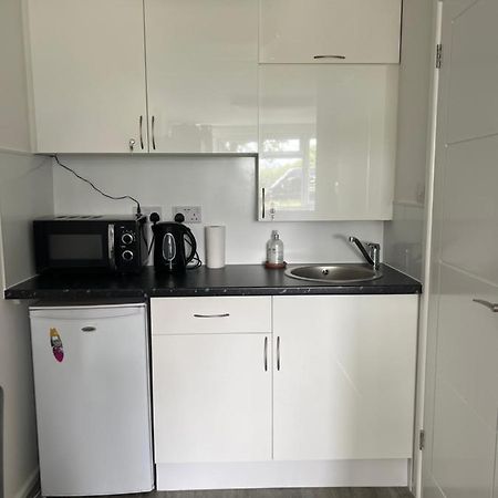 Апартаменты Studio In Private House Near Central Милтон-Кейнс Экстерьер фото