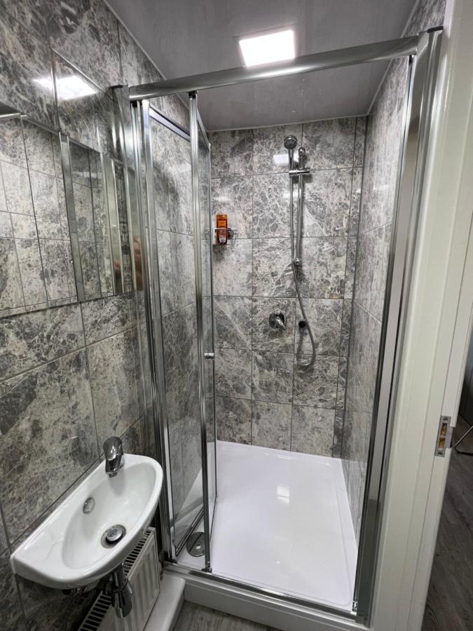 Апартаменты Studio In Private House Near Central Милтон-Кейнс Экстерьер фото