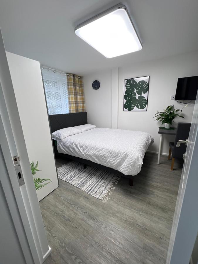 Апартаменты Studio In Private House Near Central Милтон-Кейнс Экстерьер фото